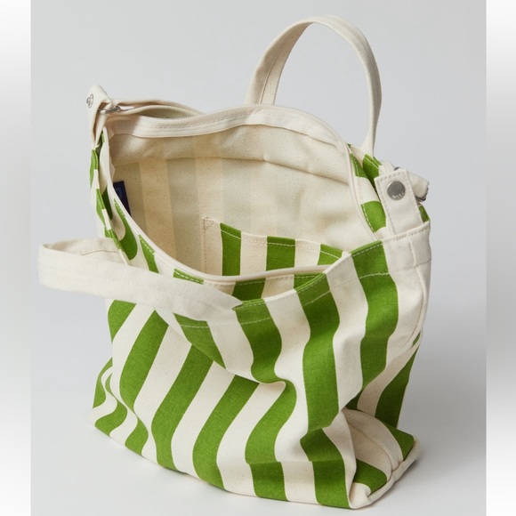 BAGGU Horizontal Duck Bag- Green Awning Stripe - Picture 4 of 4